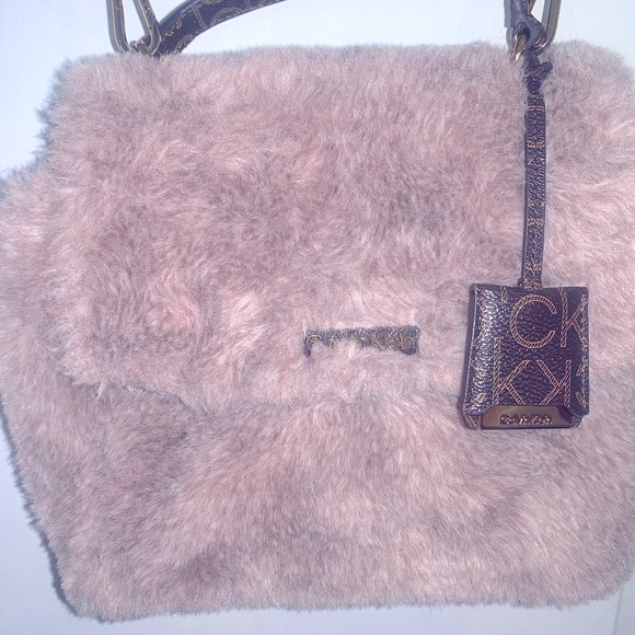 Calvin Klein Leilani Pebble pocketbook - Picture 3 of 4